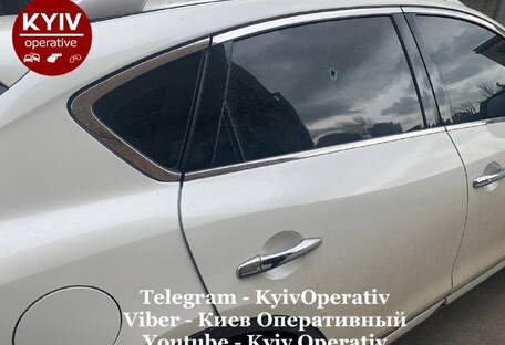 У Києві невідомі влаштували стрілянину по автомобілях (фото) 